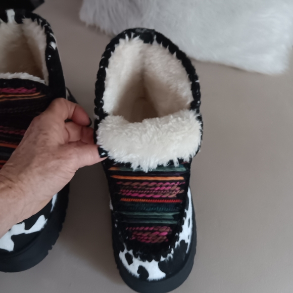 Western Cow Print Snow Boots For Women – Stylish And Cozy Winter Footwear - Picture 4 of 7